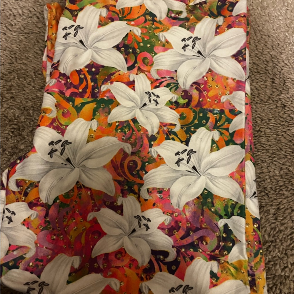 2 new pair of womens OS leggings .